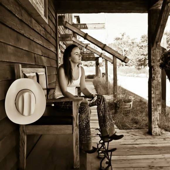 Meet your Posher, Jola - Picture 1 of 1